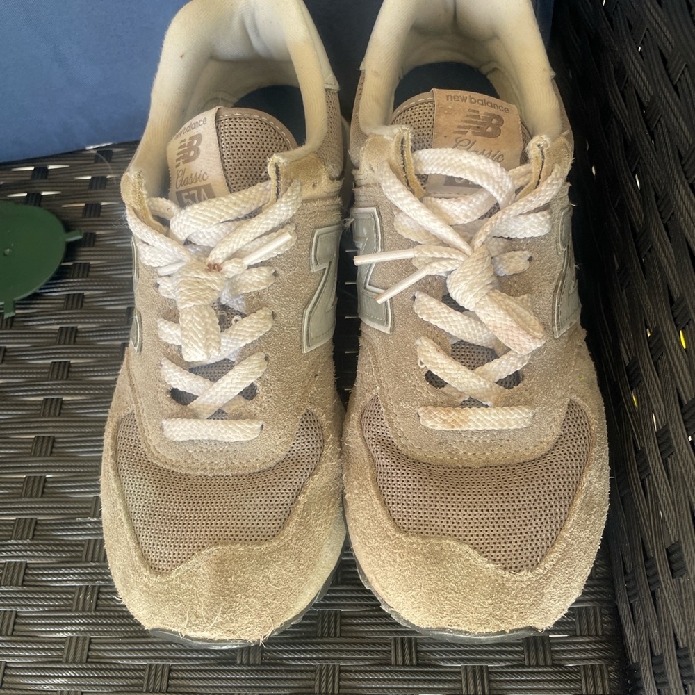 Women’s shoes 574 size 9 will be cleaned after purchase !